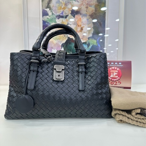 BV葆蝶家 黑色中號 羅馬 手提肩斜背包底長：30cm