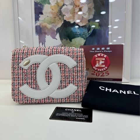 Chanel 毛呢 方胖子 大logo 99新 性價比高，上身一點不單調，很好看！ 27開