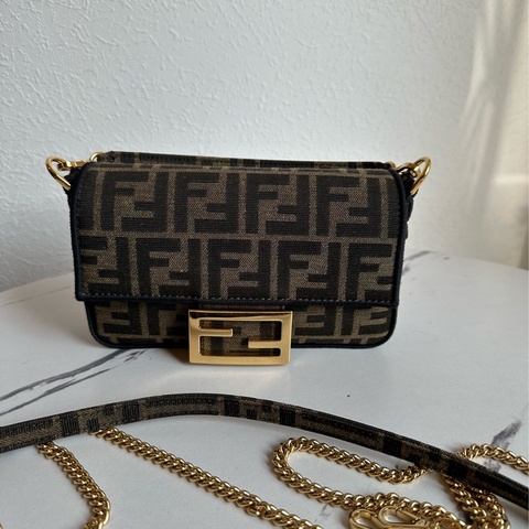 Fendi 緹花斜背包 網美必備