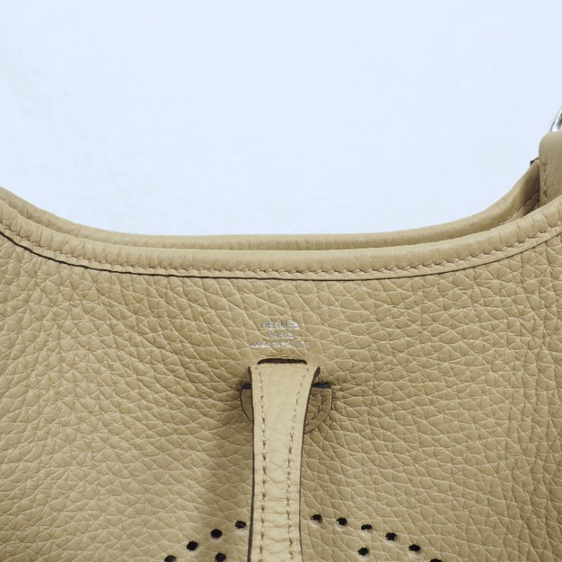 閒置新品 Hermes Mini Evelyne 8Q Beige Marfa 愛馬仕伊芙蓮 馬爾法米色銀扣-4