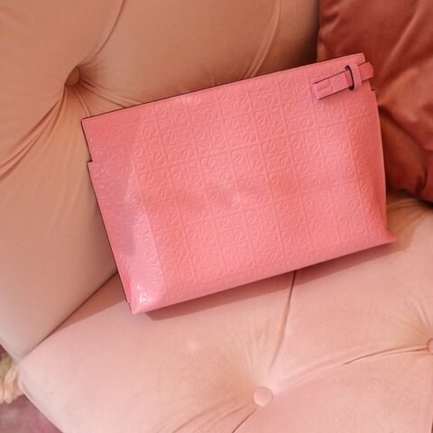Loewe 粉紅色漆皮手拿包