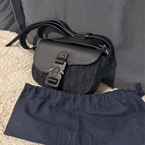 Dior Saddle 迷你翻蓋郵差包