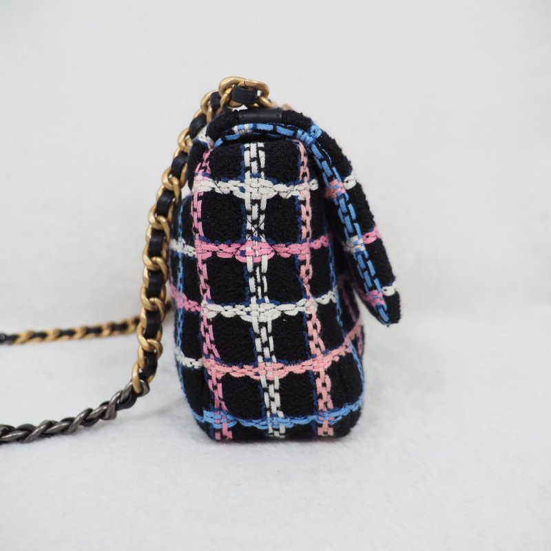 全球限量高定款!! 稀有CHANEL 19 HANDBAG 22S春夏高定限量版 Tweed 彩線粗花呢-8