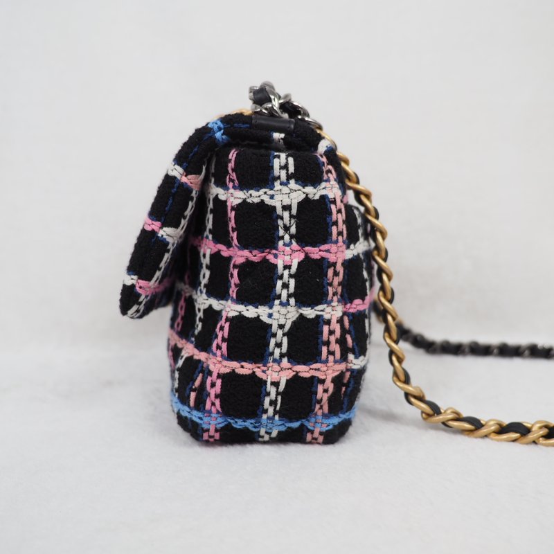 全球限量高定款!! 稀有CHANEL 19 HANDBAG 22S春夏高定限量版 Tweed 彩線粗花呢-9