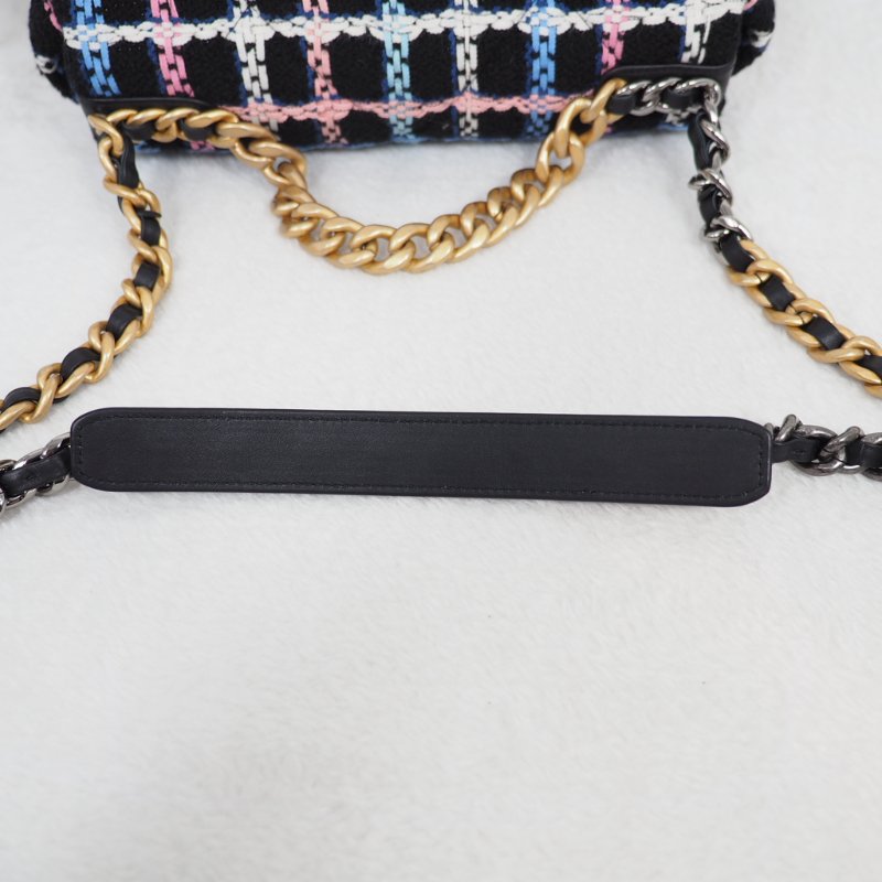 全球限量高定款!! 稀有CHANEL 19 HANDBAG 22S春夏高定限量版 Tweed 彩線粗花呢-24