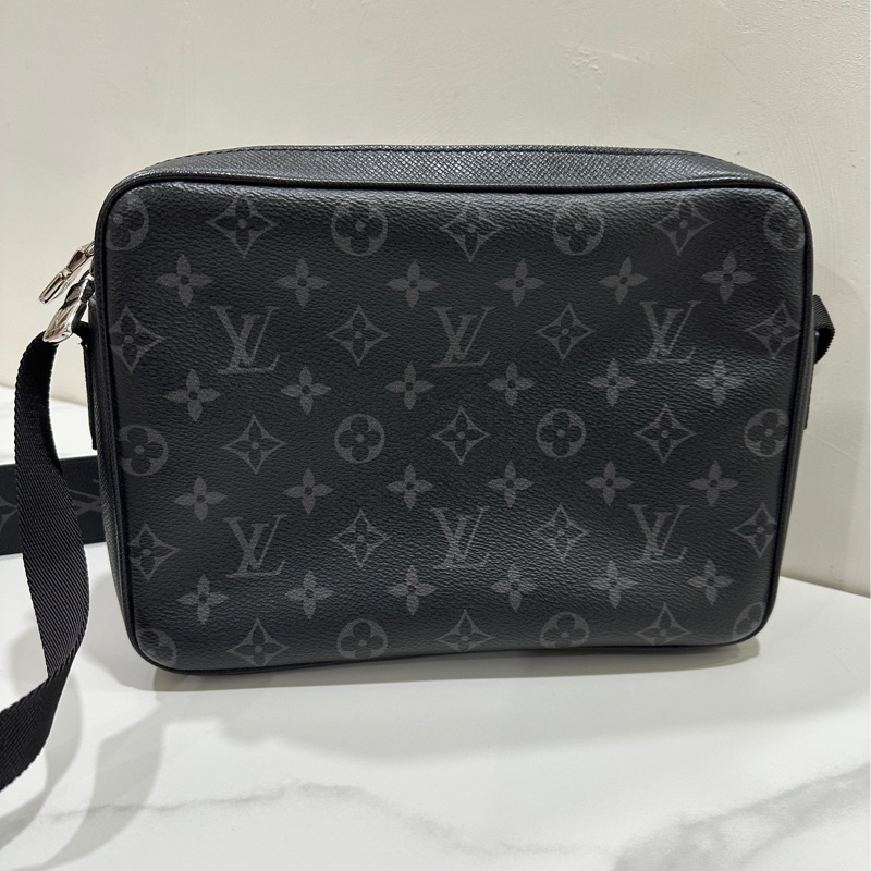 Lv 男生郵差包-1