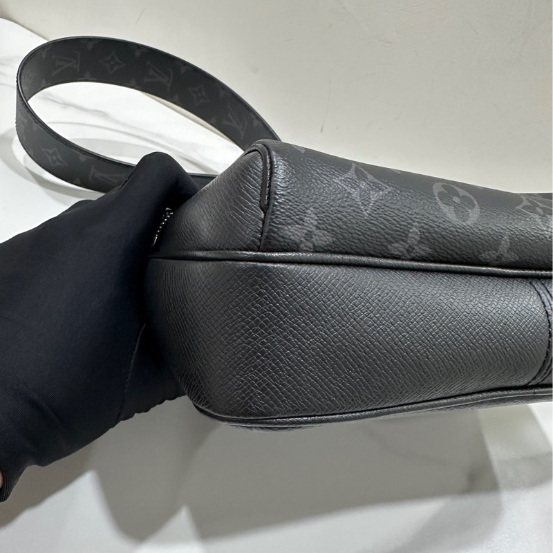 Lv 男生郵差包-7