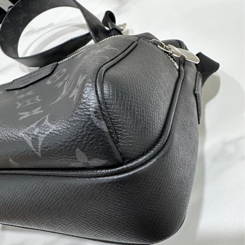 Lv 男生郵差包-8