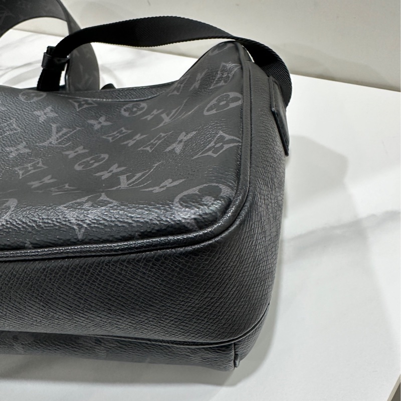 Lv 男生郵差包-9