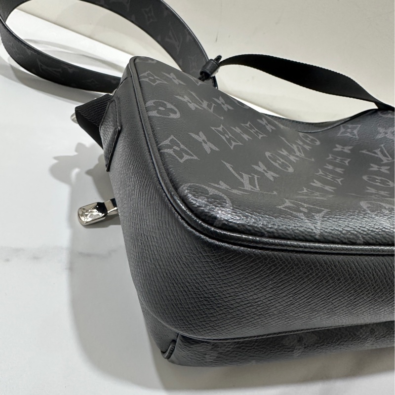 Lv 男生郵差包-10