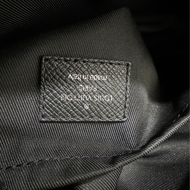 Lv 男生郵差包-11