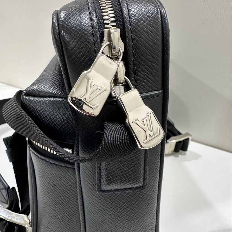 Lv 男生郵差包-17