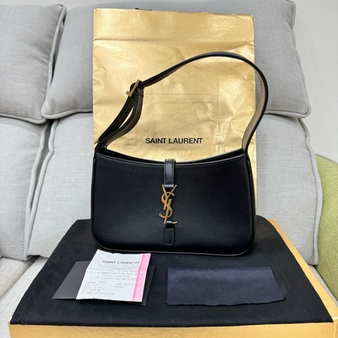YSL聖羅蘭黑金滑面牛皮Le5A7腋下包