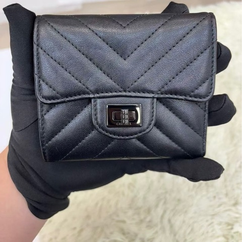 CHANEL SO BLACK 2.55 三折短夾