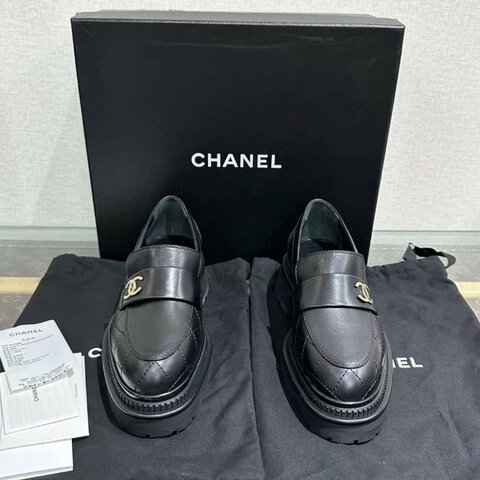 CHANEL 金扣菱格樂福鞋 35號 全新配件:盒子塵袋