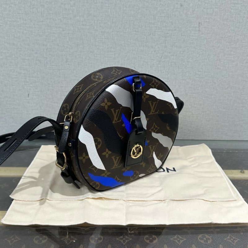 LV 英雄聯盟聯名款限量圓餅包 20*20*7 98新配件塵袋-1