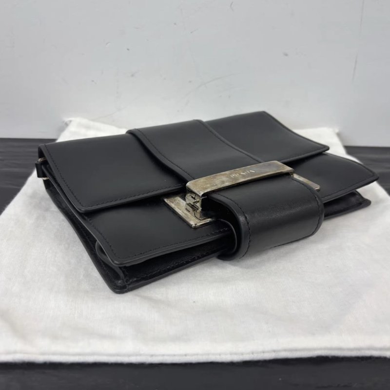 PRADA 黑銀舌頭肩背斜背包22*17*3 98新配件盒子塵袋-2