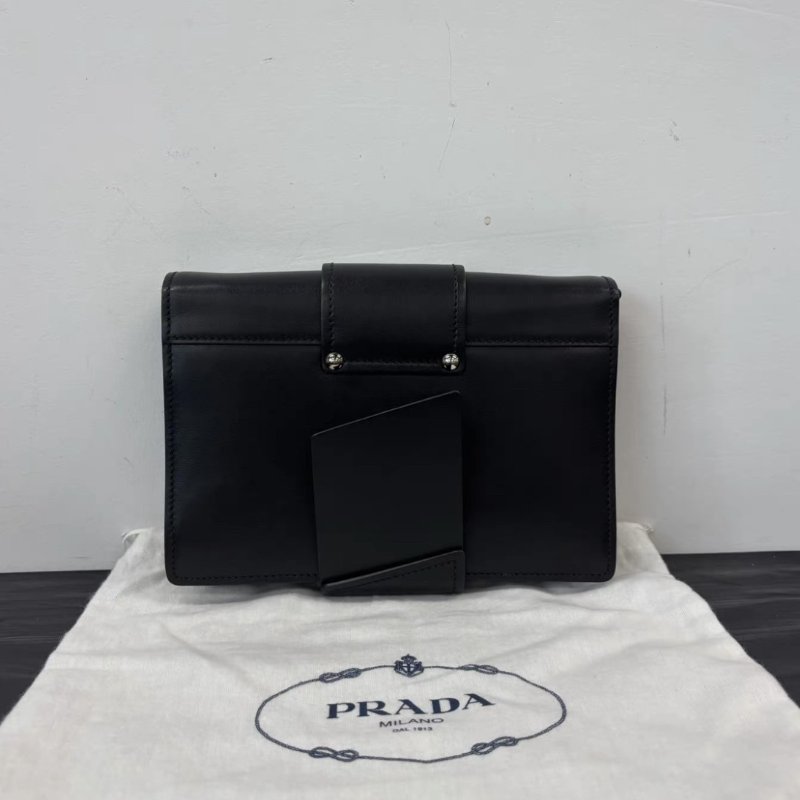 PRADA 黑銀舌頭肩背斜背包22*17*3 98新配件盒子塵袋-5