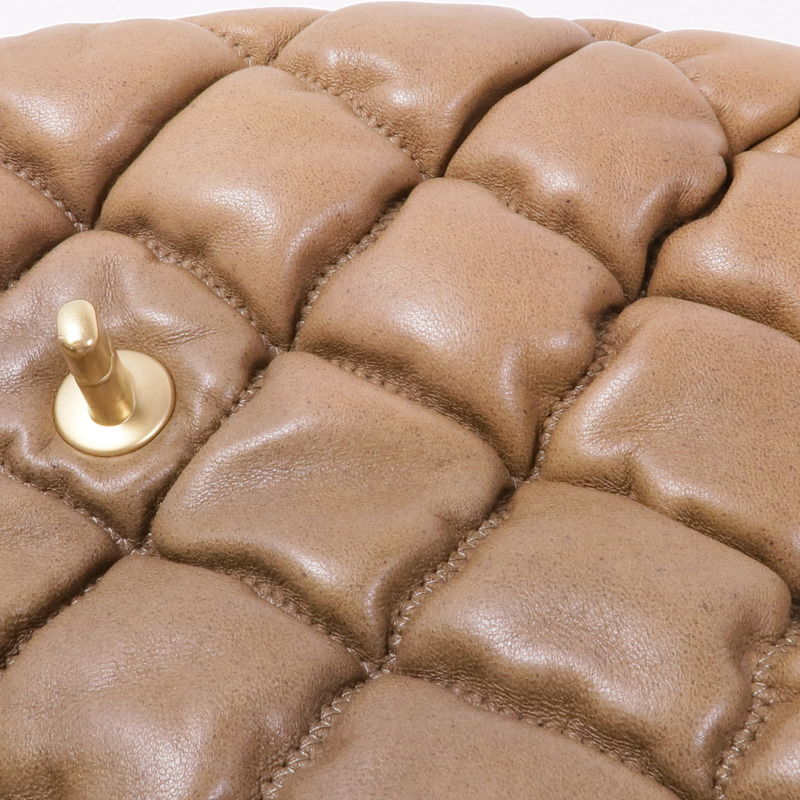 CHANEL 牛皮皮革Bubble Quilt Flap Bag金扣鏈帶肩背袋-14