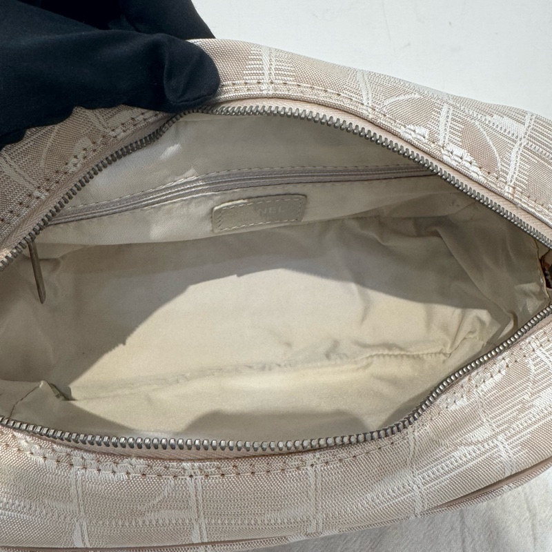 CHANEL 冰磚奶茶皮革手提化妝包-10