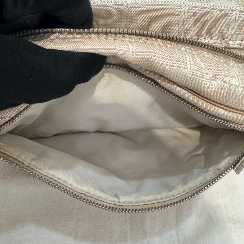 CHANEL 冰磚奶茶皮革手提化妝包-13