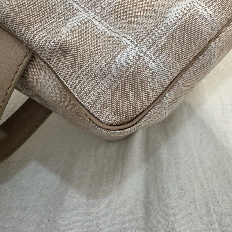 CHANEL 冰磚奶茶皮革手提化妝包-18