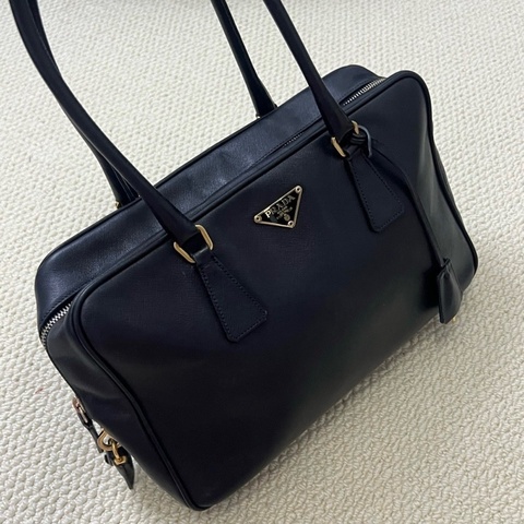 Prada 黑金保齡球包