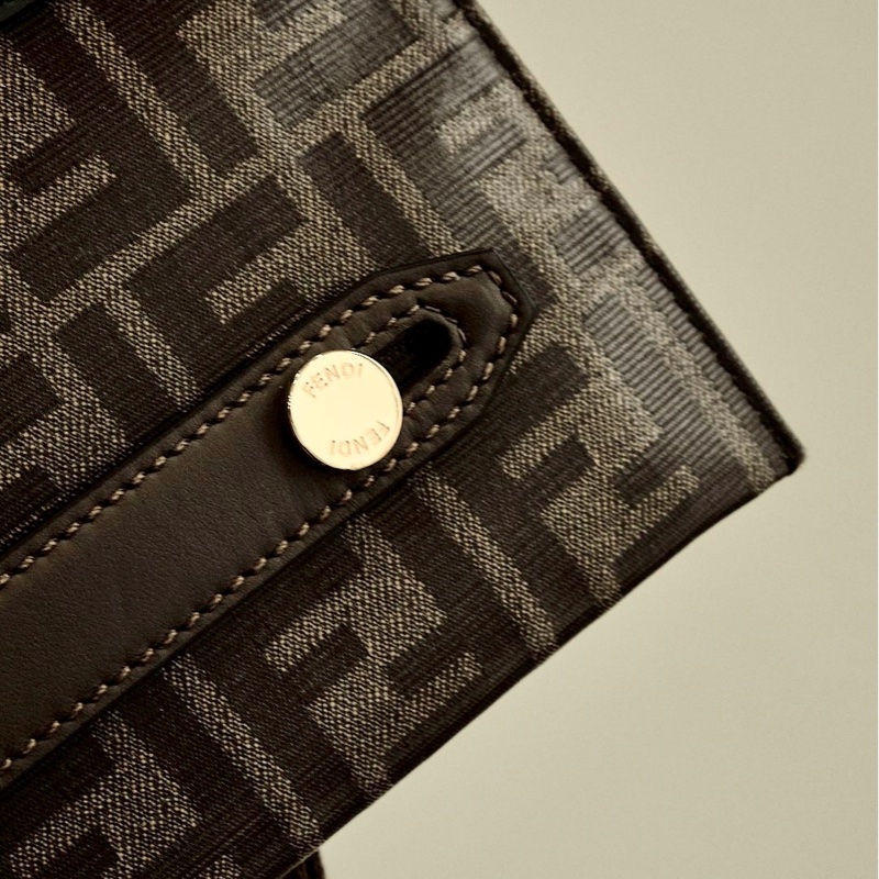 FENDI MONOGRAM斜背包-2