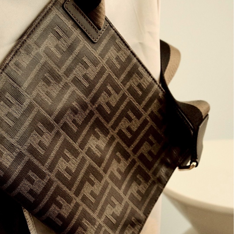 FENDI MONOGRAM斜背包-3