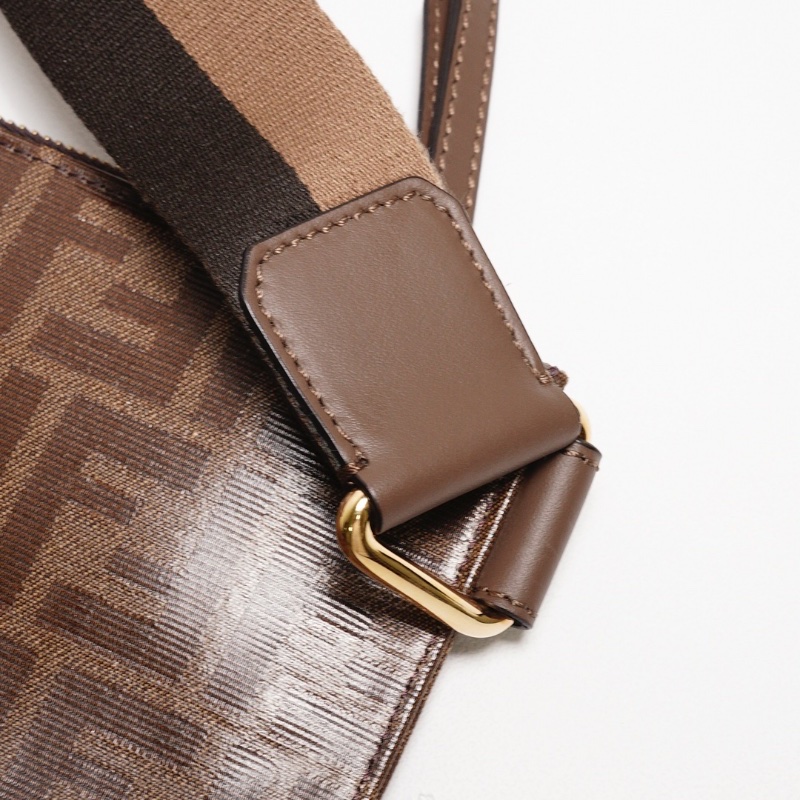 FENDI MONOGRAM斜背包-1