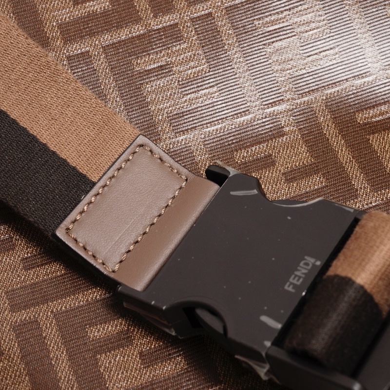 FENDI MONOGRAM斜背包-2