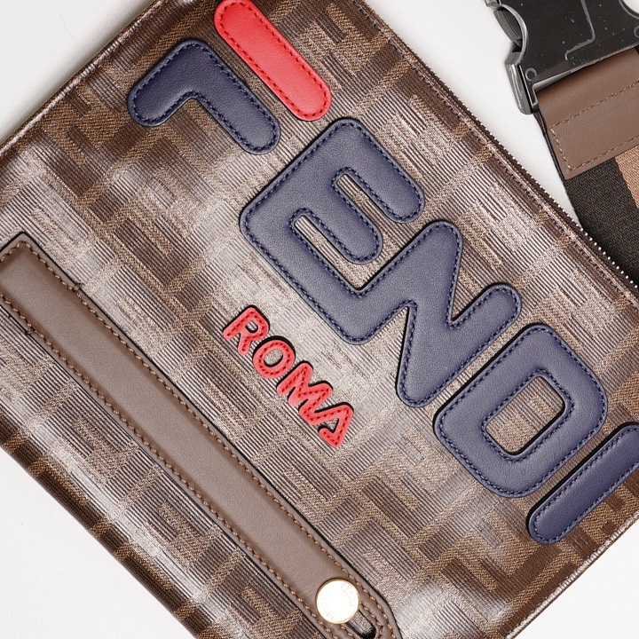 FENDI MONOGRAM斜背包-3