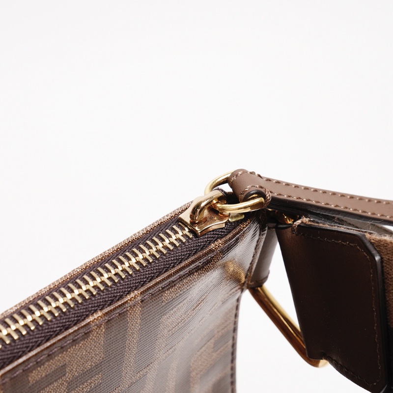 FENDI MONOGRAM斜背包-7