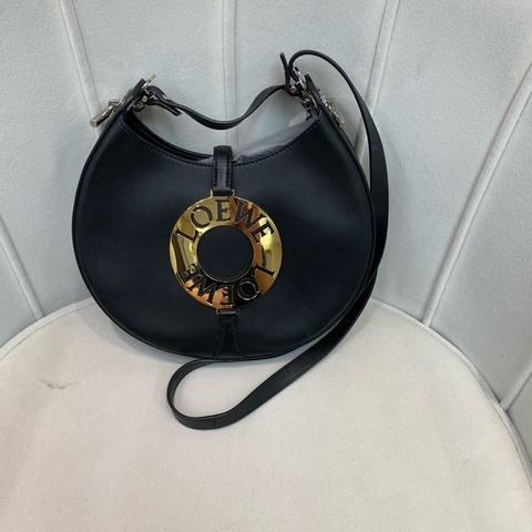 Loewe 羅以威 黑色 全皮斜背包 金色扣 XB569