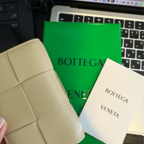 BV裸色六格對折卡夾