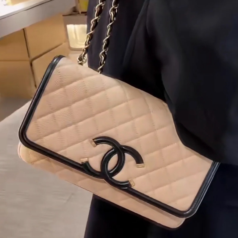 限量售出🆕Chanel奶茶色黑框vanity雙C logo斜挎單肩鏈條包😍-0