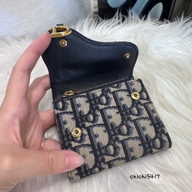 Dior Saddle 藍緹花布三折短夾-4