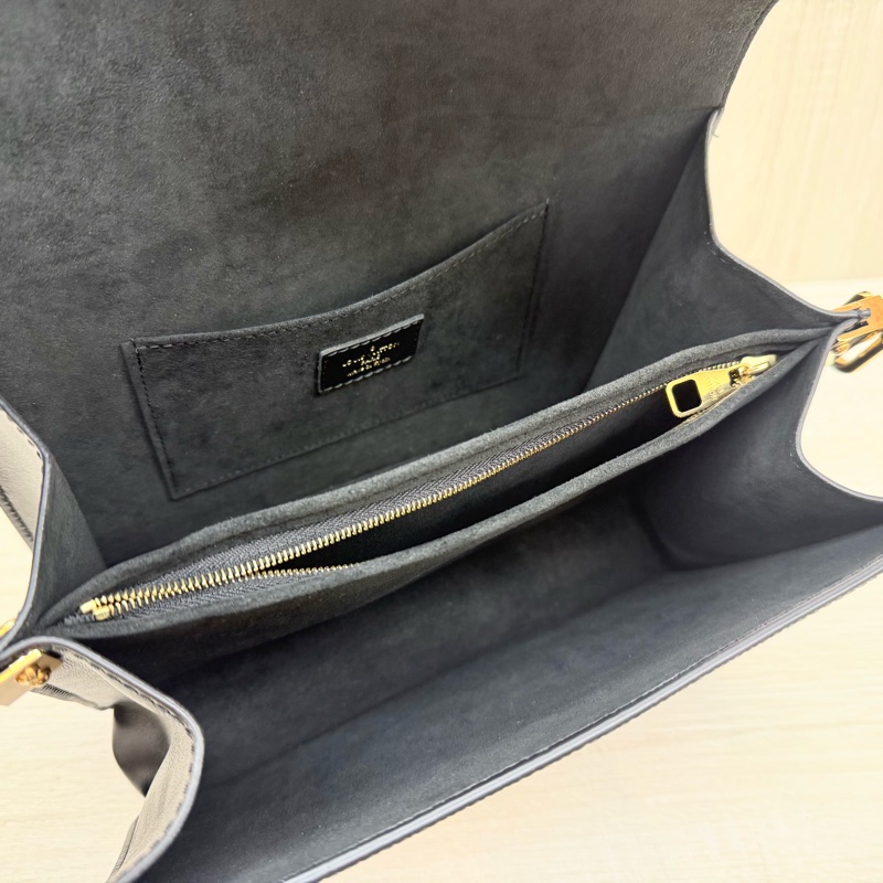 LV黑色金釦epi牛皮達芙妮MM肩側背包 M56141-10