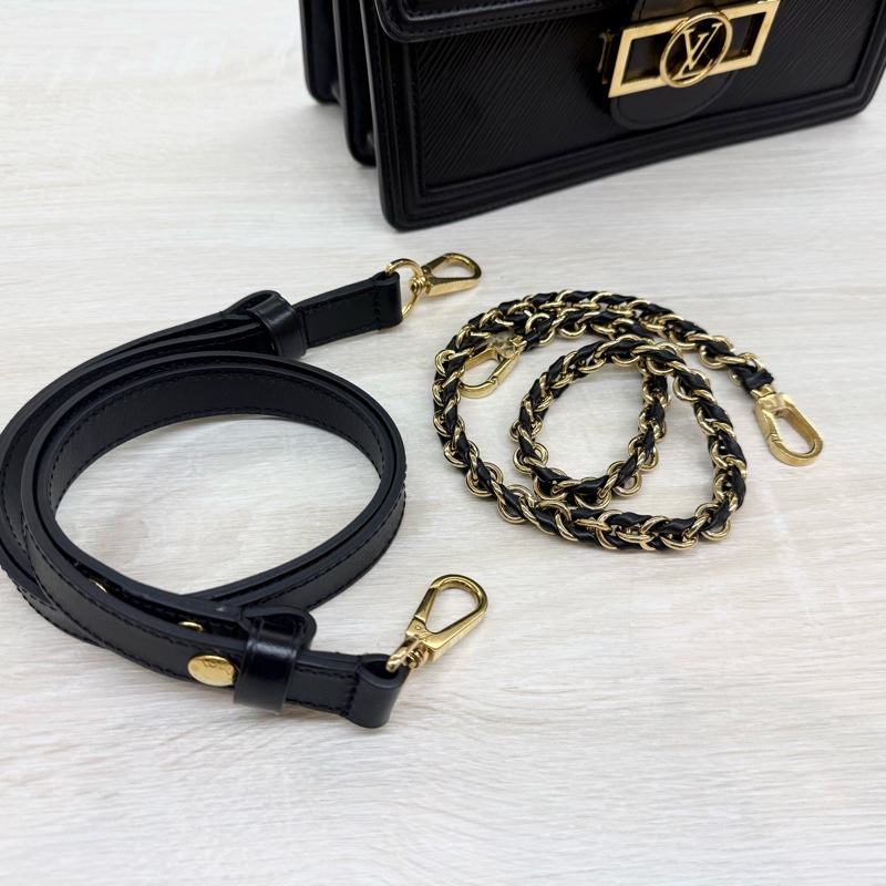 LV黑色金釦epi牛皮達芙妮MM肩側背包 M56141-14