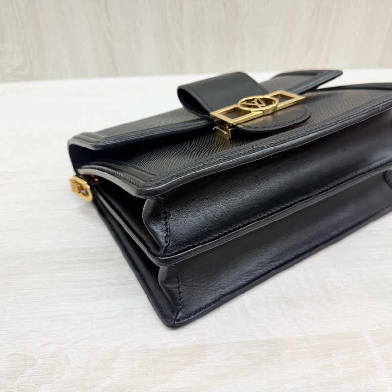 LV黑色金釦epi牛皮達芙妮MM肩側背包 M56141-15