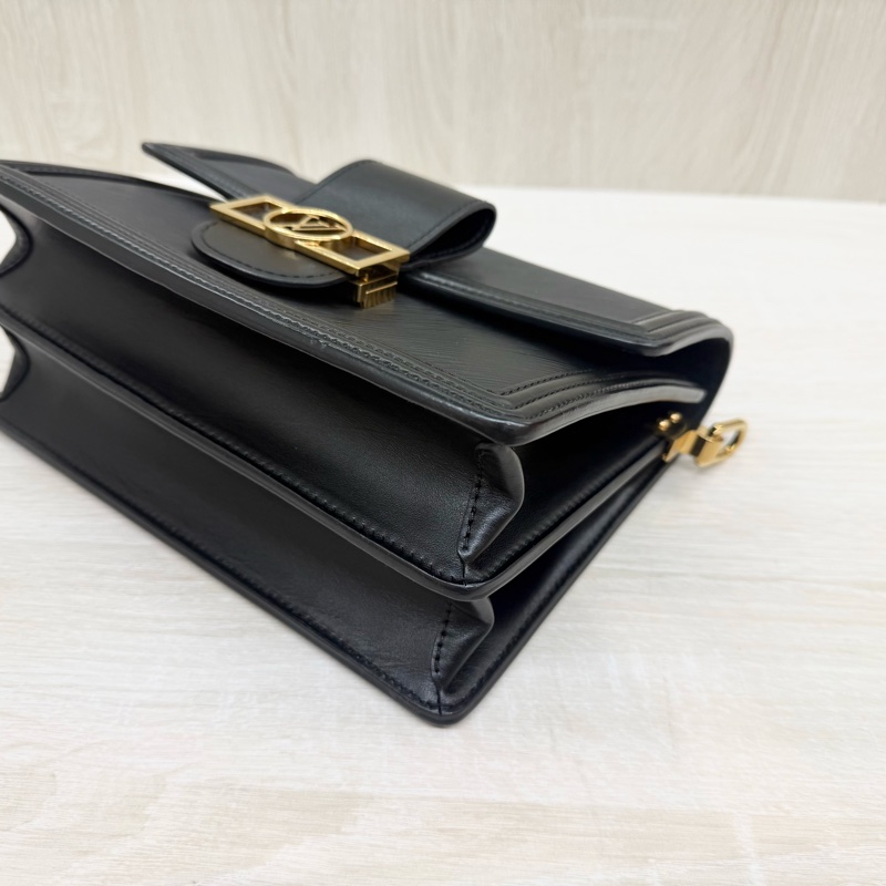 LV黑色金釦epi牛皮達芙妮MM肩側背包 M56141-16