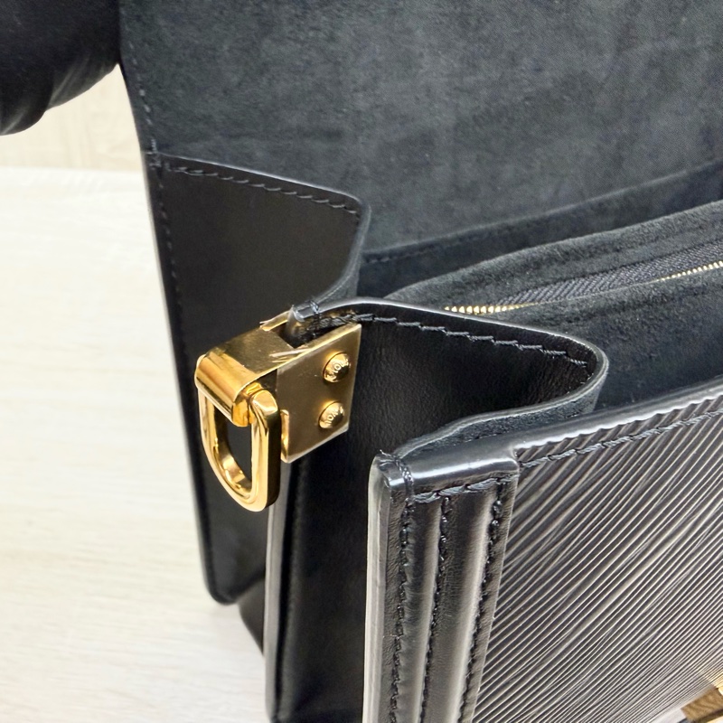 LV黑色金釦epi牛皮達芙妮MM肩側背包 M56141-21