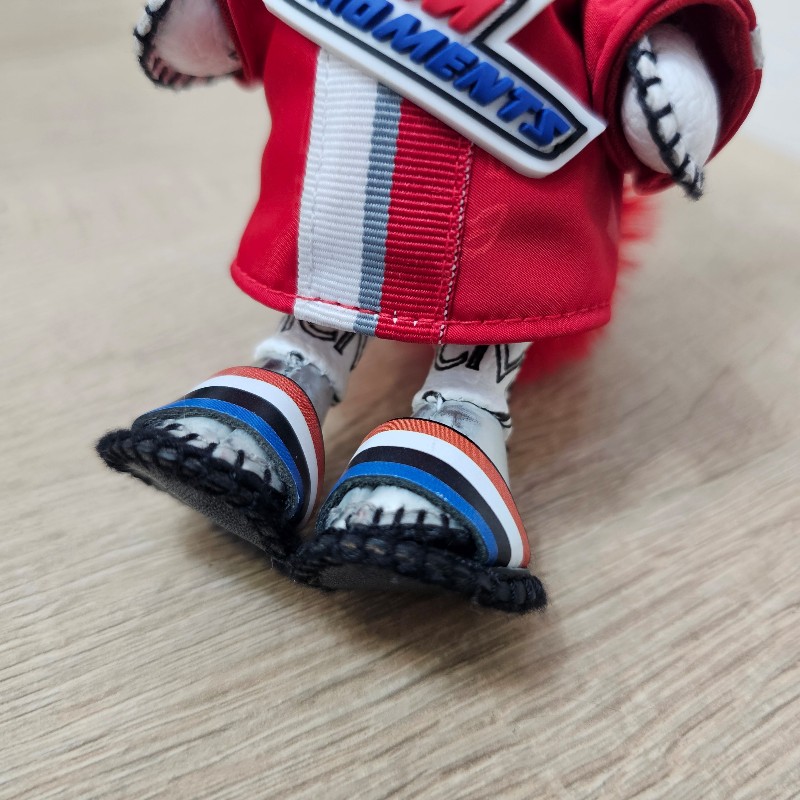 MCM 白牛皮紅外套兔子鑰匙圈-4