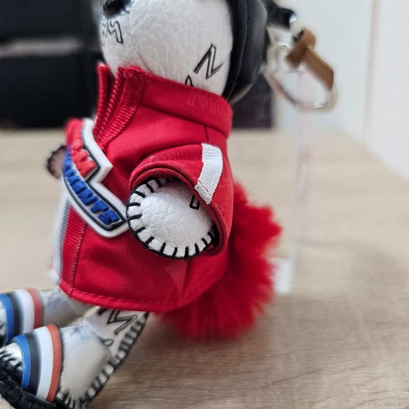 MCM 白牛皮紅外套兔子鑰匙圈-6