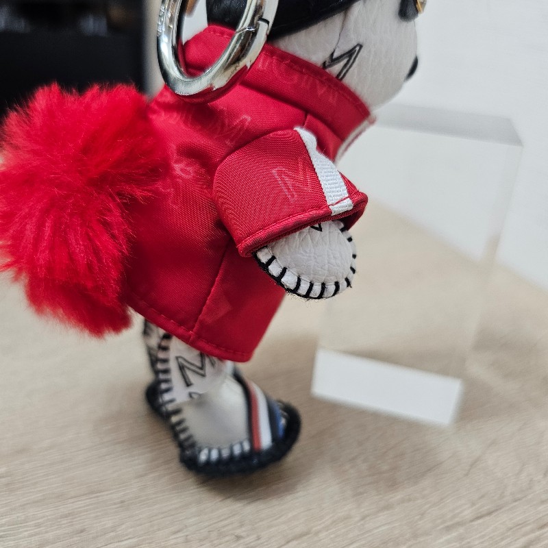 MCM 白牛皮紅外套兔子鑰匙圈-11