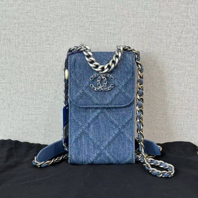 ✨CHANEL 19bag丹寧牛仔斜背手機包10*17*2 98新 配件塵袋-2