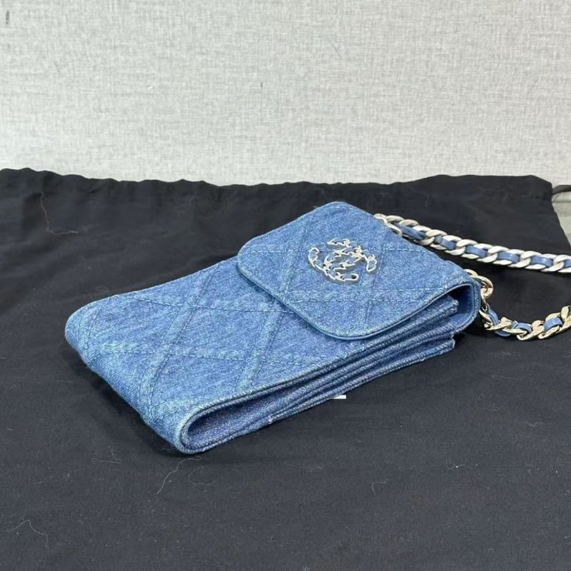 ✨CHANEL 19bag丹寧牛仔斜背手機包10*17*2 98新 配件塵袋-3