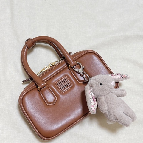 98成新✨miumiu迷你焦糖色保齡球包🤎