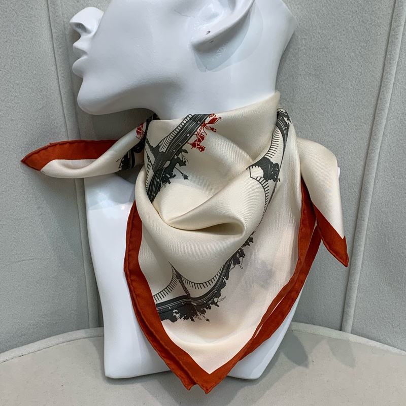 Hermes 愛馬仕大橋限定版 珍珠色紅邊絲巾 45*45 XB266-6