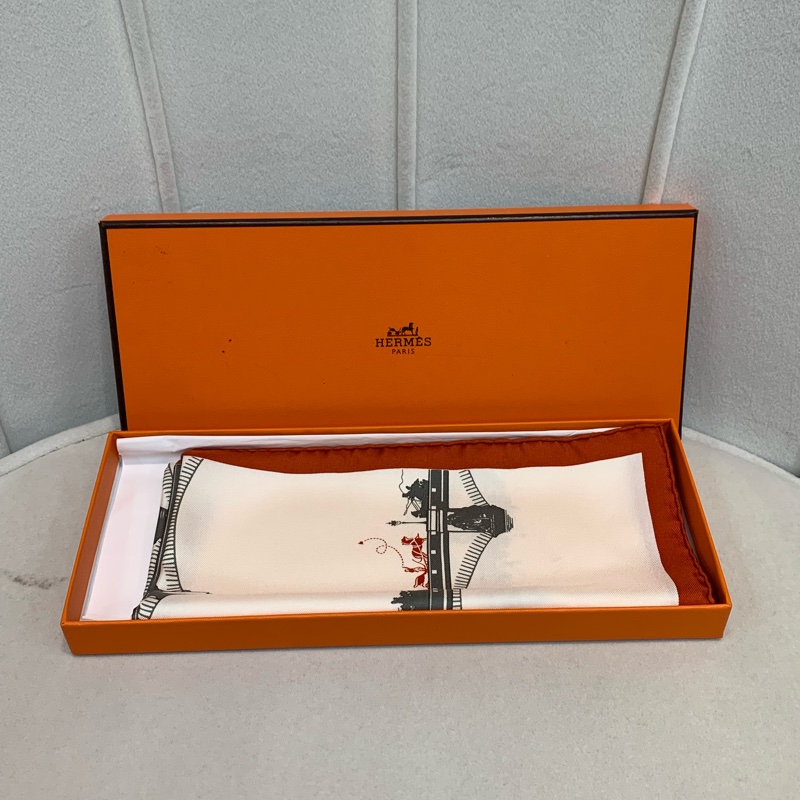 Hermes 愛馬仕大橋限定版 珍珠色紅邊絲巾 45*45 XB266-8